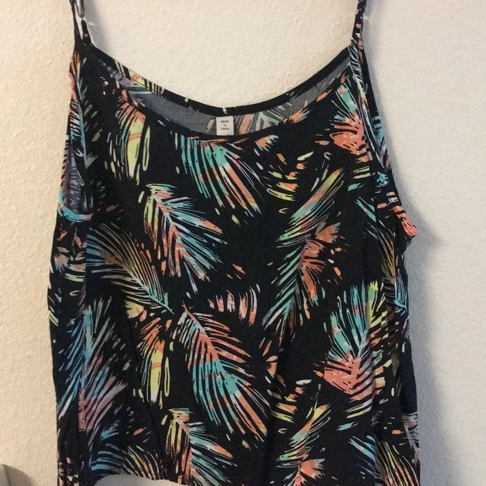 Crop top!! - Picture 1 of 2